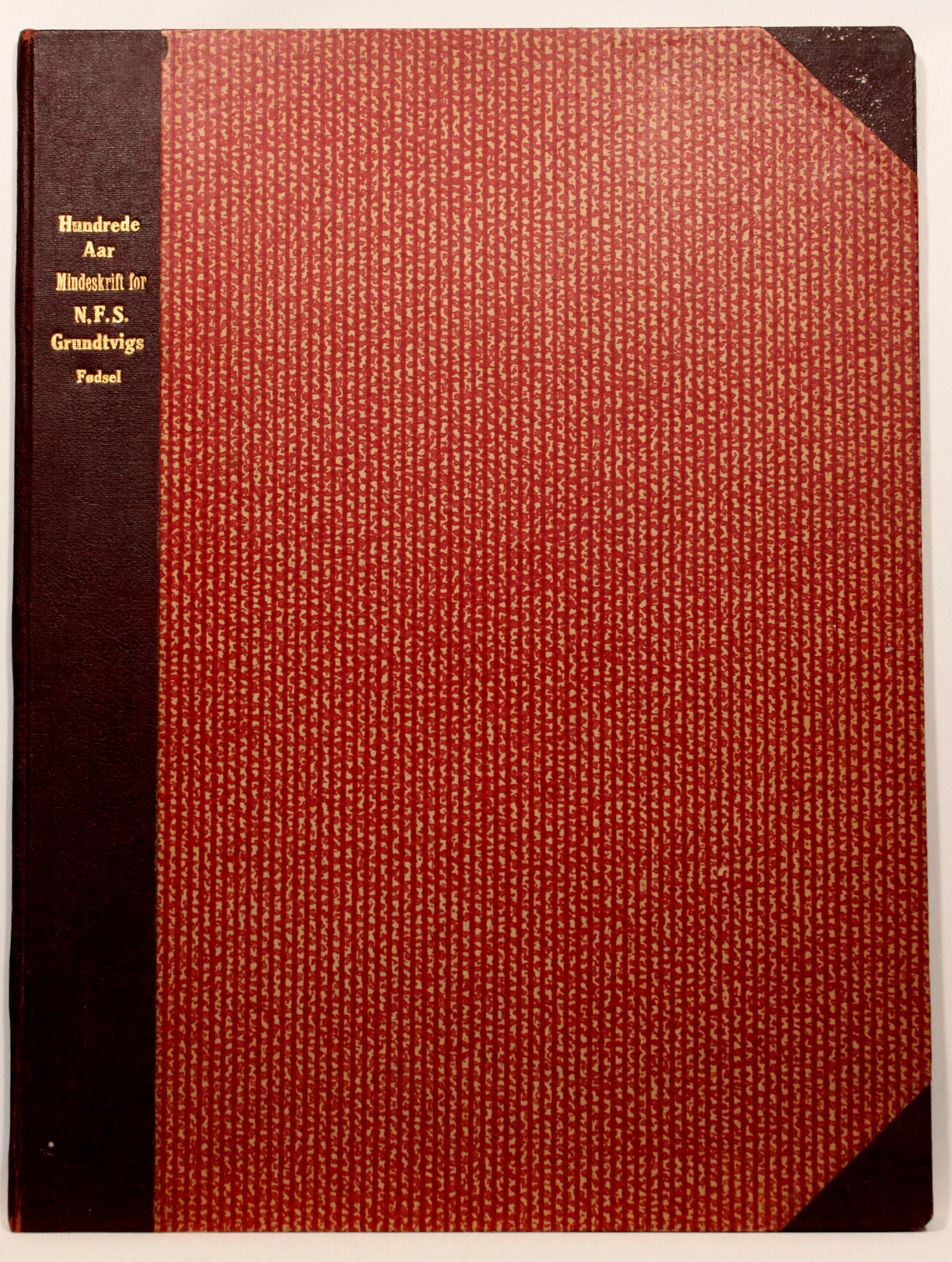 Hundrede Aar. Et Mindeskrift i anledning af Hundredaarsdagen for Nic. Fred. Sev. Grundtvigs Fødsel
