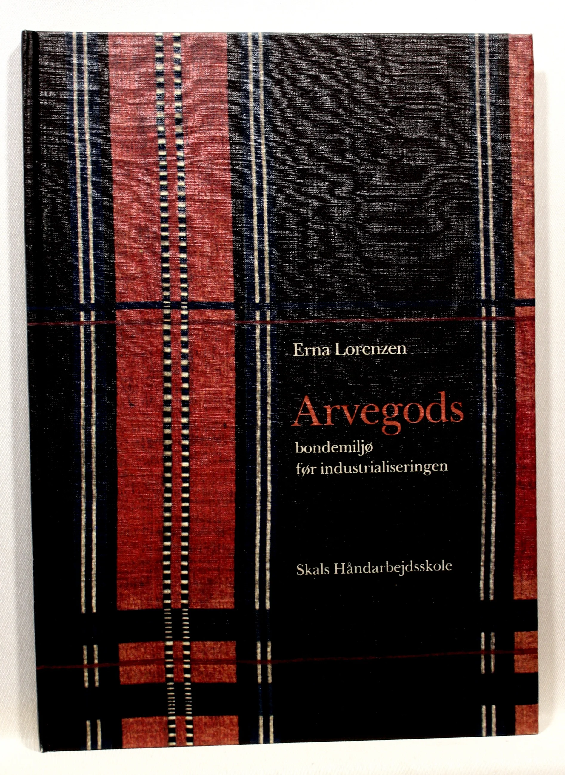 Arvegods. Bondemiljø før industrialiseringen