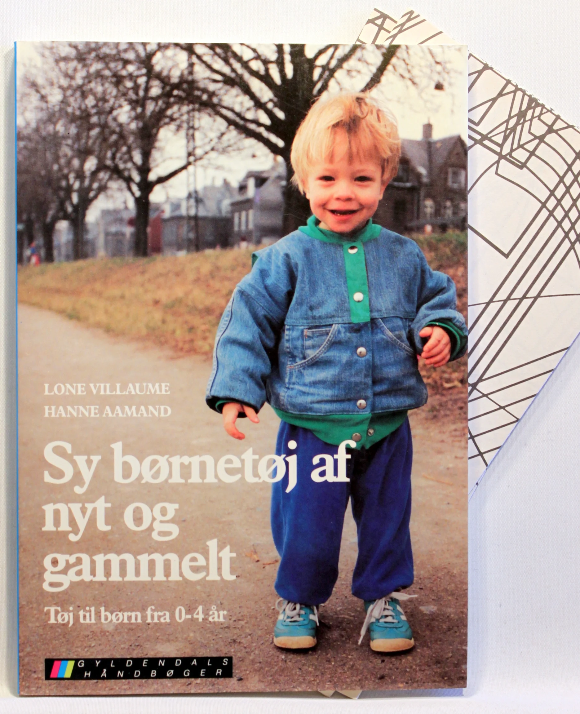 Sy børnetøj af nyt og gammelt. Tøj til børn fra 0-4 år