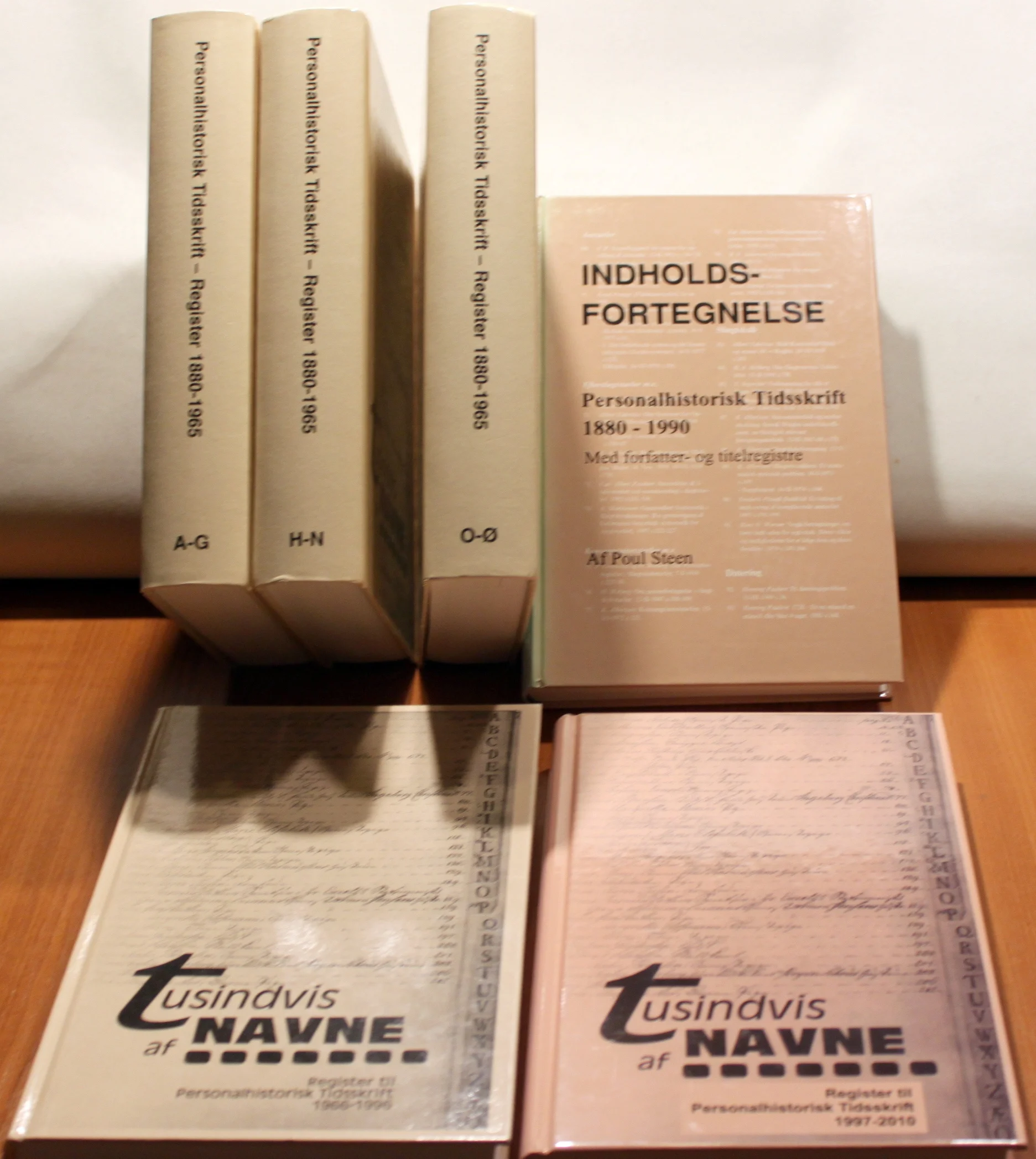Tusindvis af navne – Register til personalhistorisk tidsskrift 1880 – 1965, 1966 – 1996, 1997 – 2010 + Indholdsfortegnelse Personalhistorisk tidsskrift 1880-1990. 6 Bind.