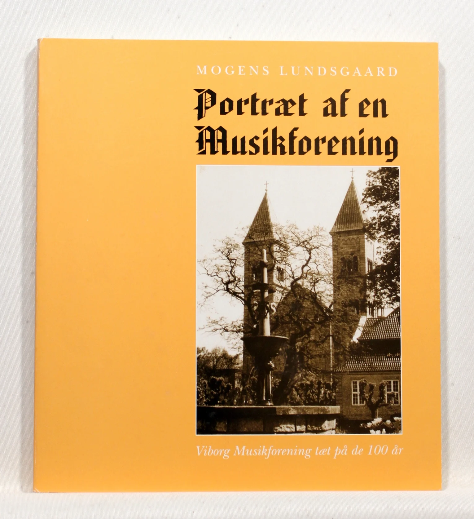 Portræt af en musikforening. Viborg Musikforening tæt på de 100 år