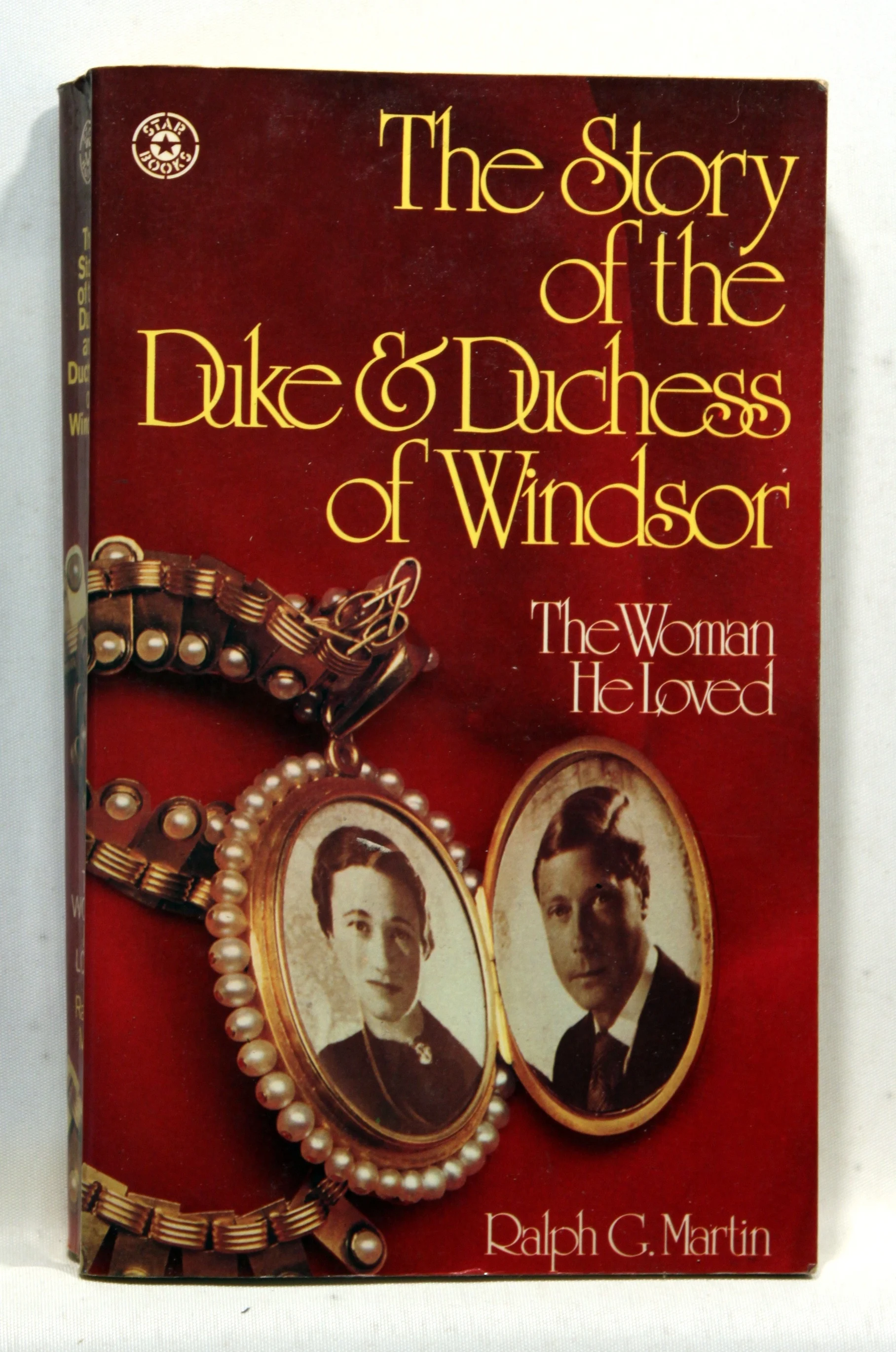 The Woman He Loved. The Story of the Duke & Duchess of Windsor