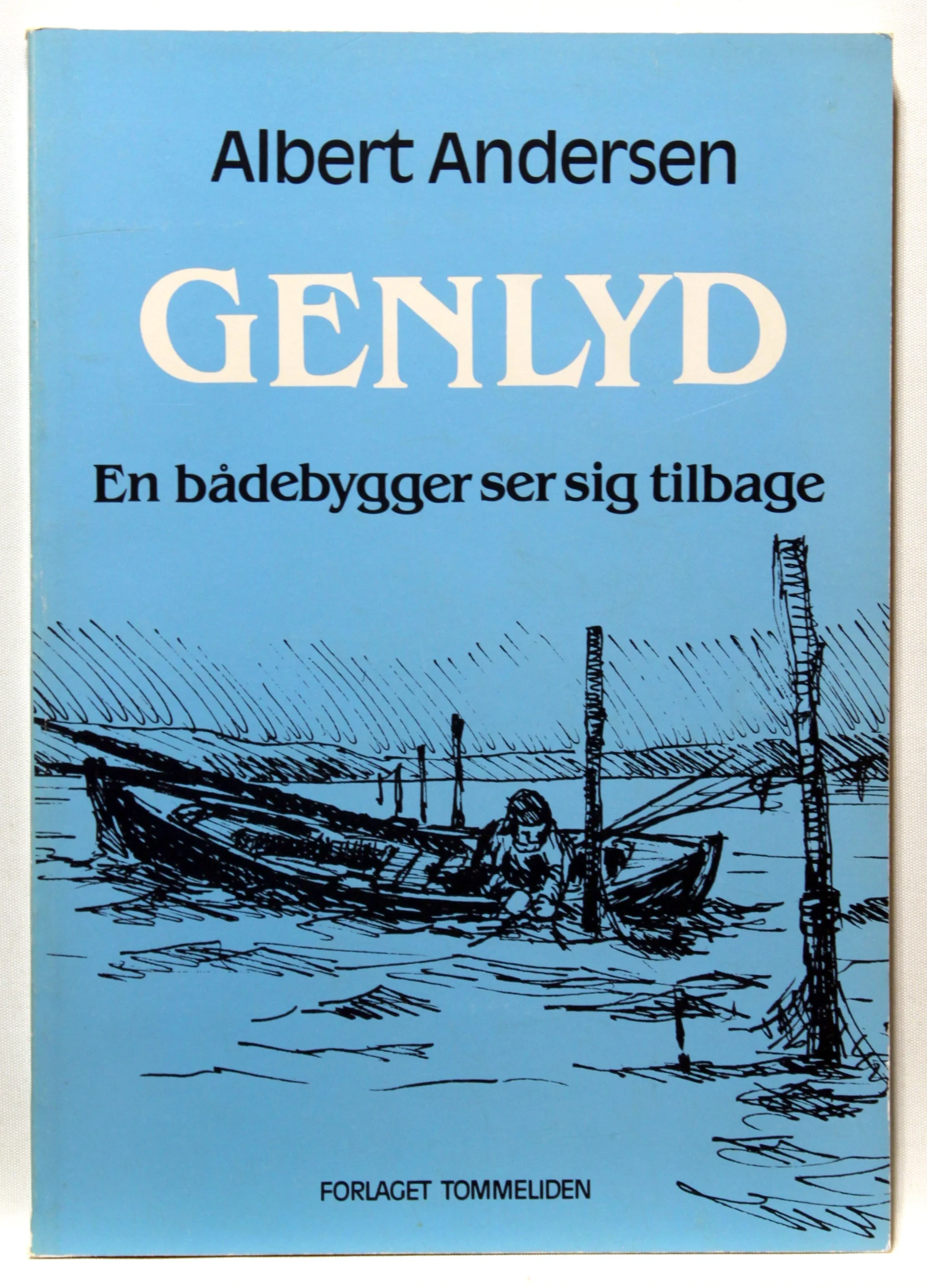 Genlyd. En bådebygger ser sig tilbage