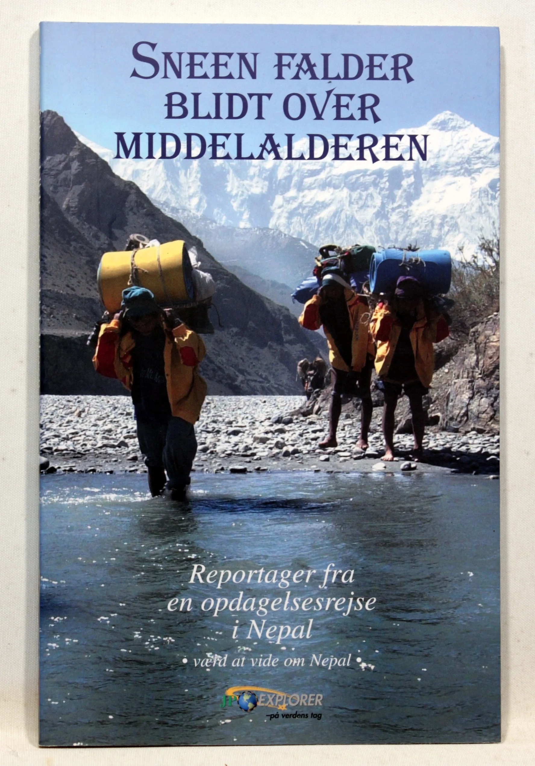 Sneen falder blidt over middelalderen. Reportager fra en opdagelsesrejse i Nepal