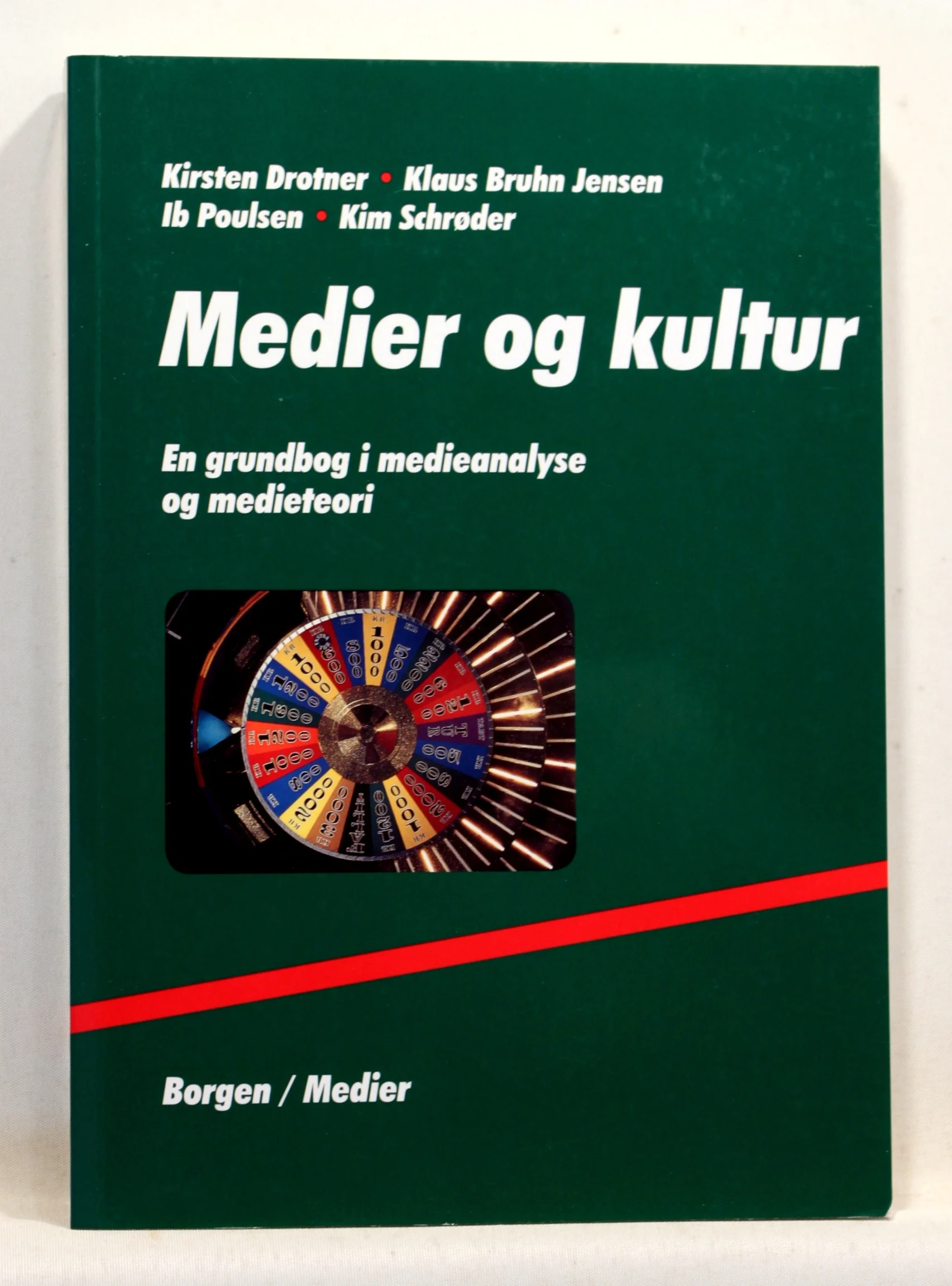 Medier og kultur. En grundbog i medieanalyse og medieteori