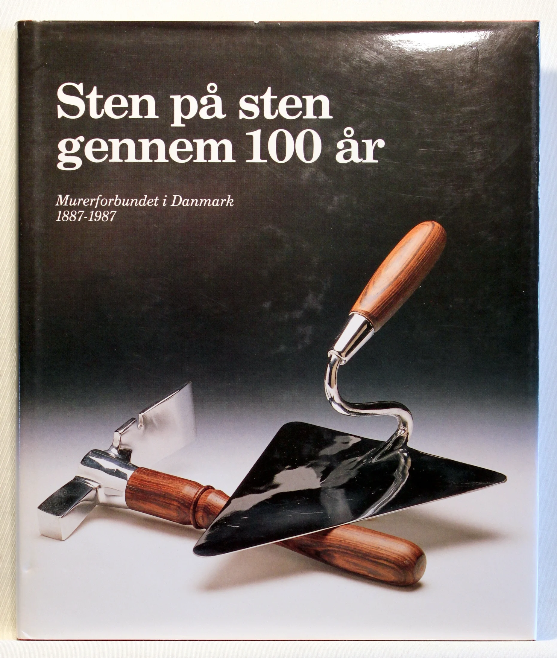 Sten på sten gennem 100 år
