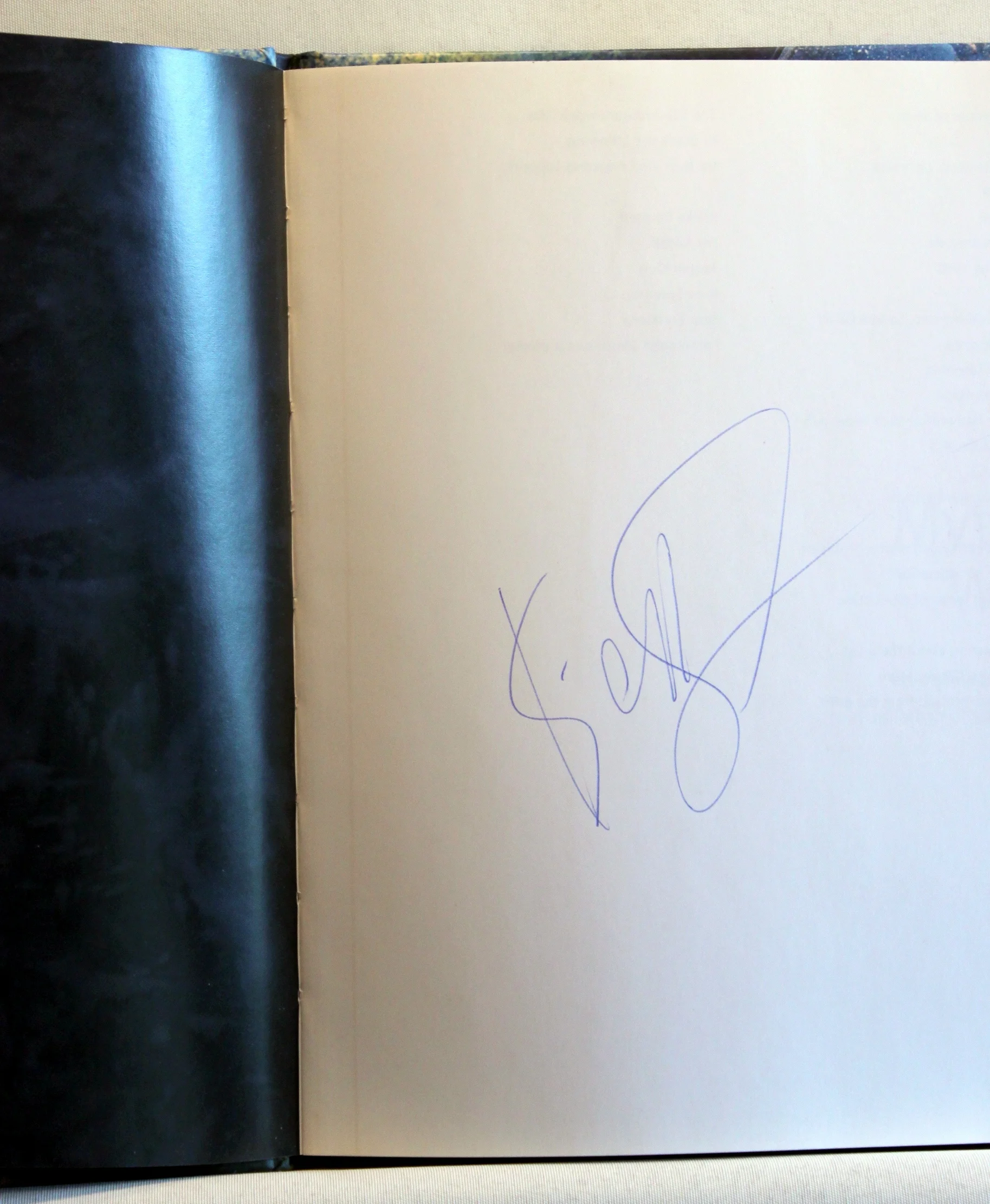 Myternas vatten. En installation af form, lyd og lys