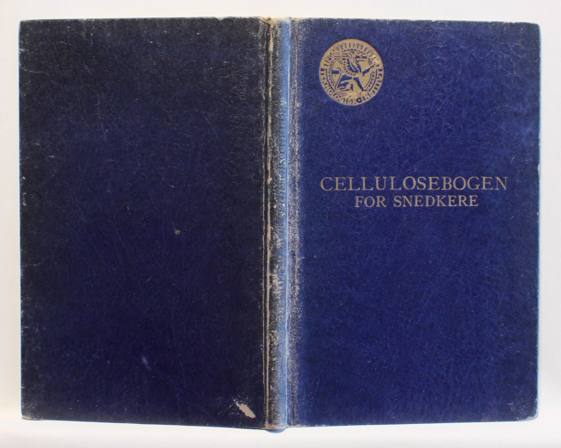 Cellulosebogen for snedkere. Vejledning i praktisk cellulose-behandling af træ