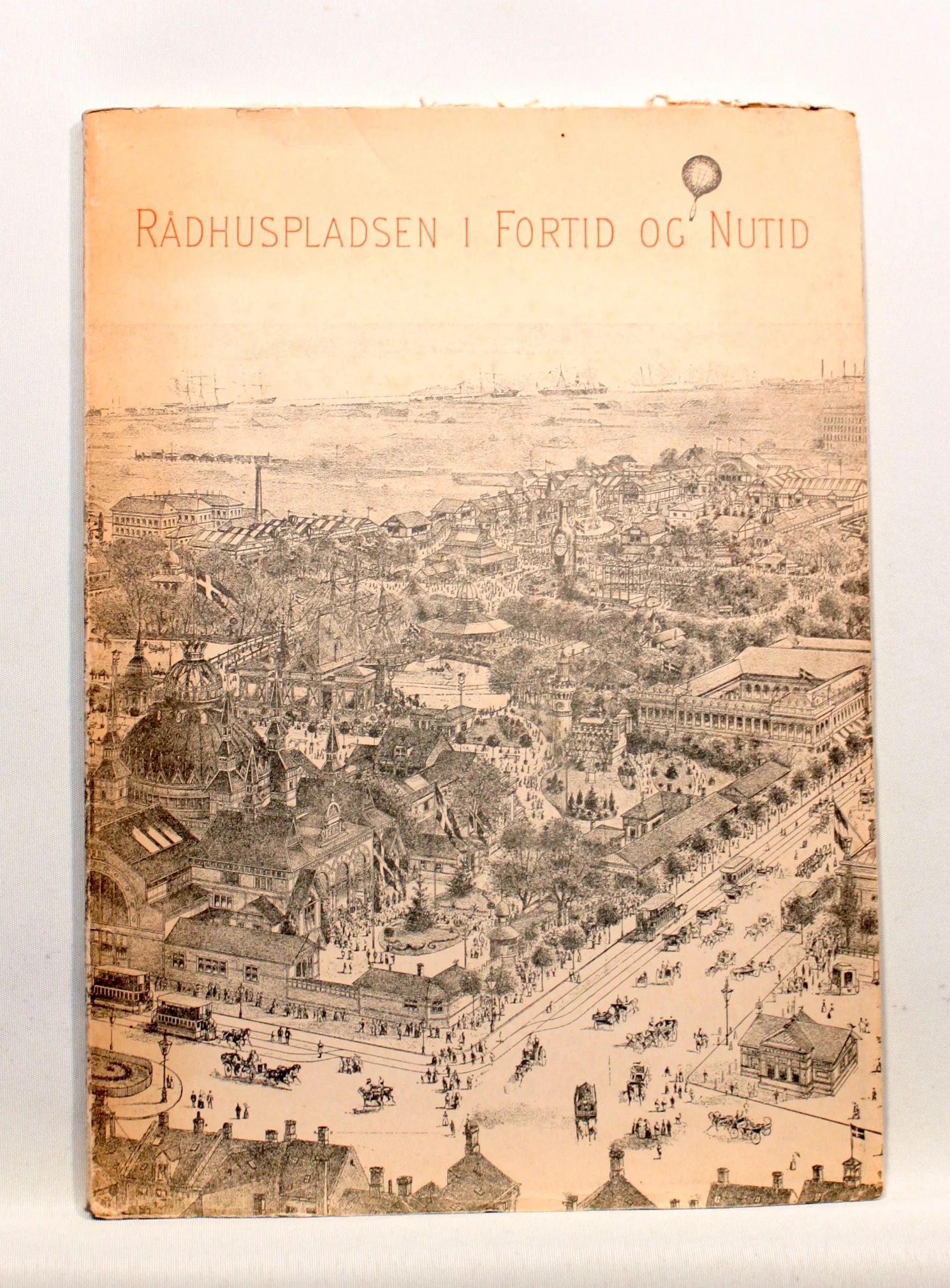 Rådhuspladsen i fortid og nutid