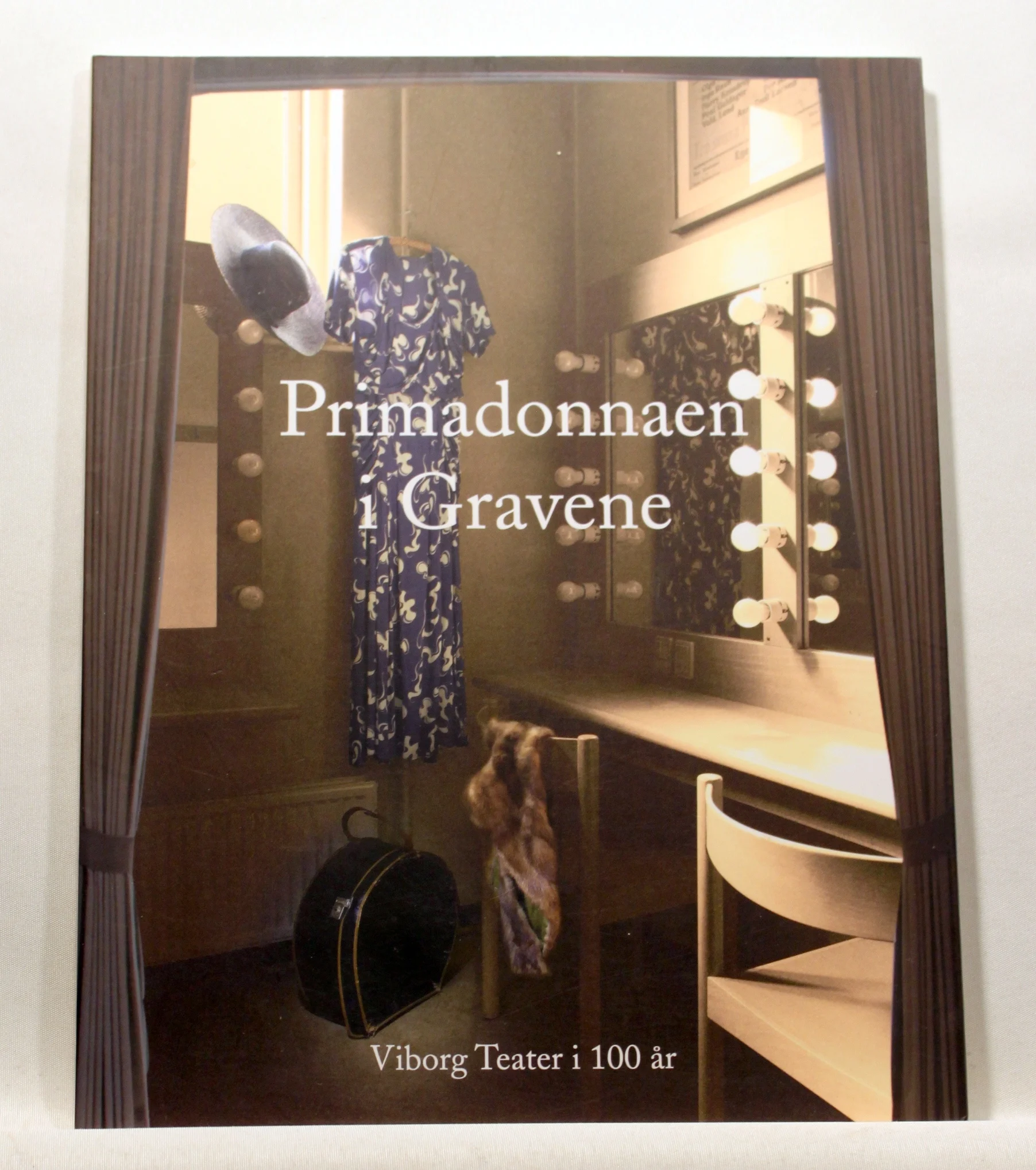 Primadonnaen i Gravene. Viborg Teater i 100 år