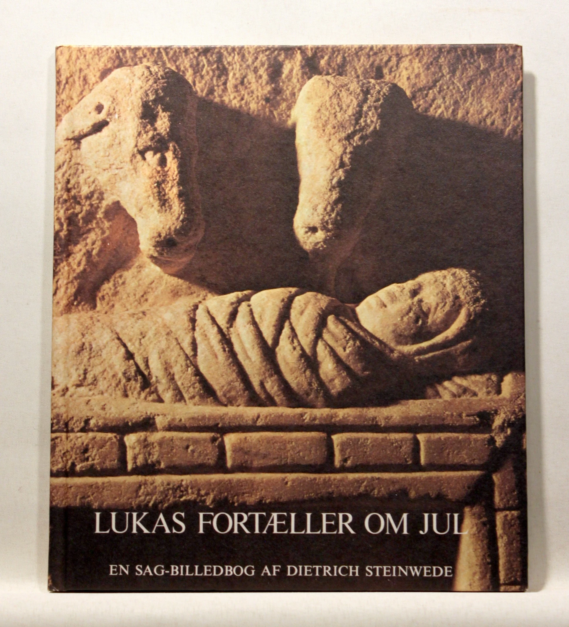 Lukas fortæller om jul. En sag-billedbog