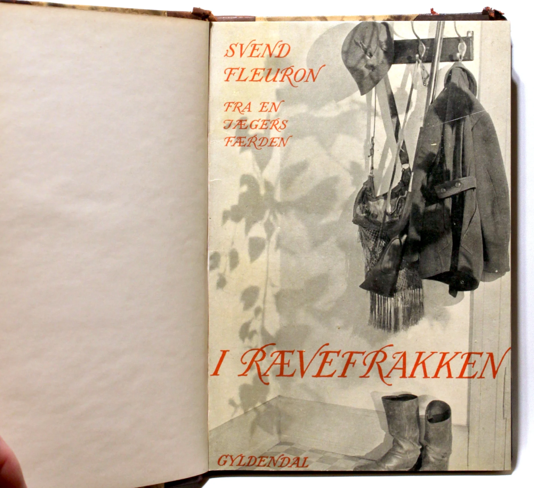 I Rævefrakken og andet fra en Jægers Færden