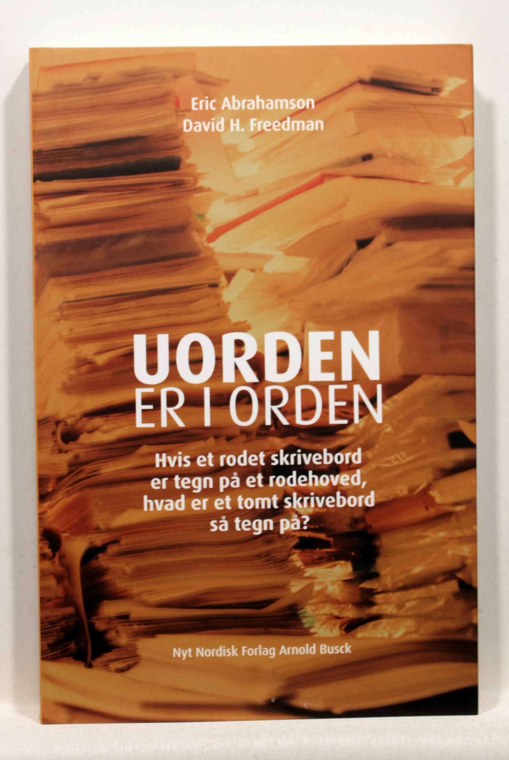 Uorden er i orden. Hvis et rodet skrivebord er tegn på et rodehoved, hvad er et tomt skrivebord så tegn på?
