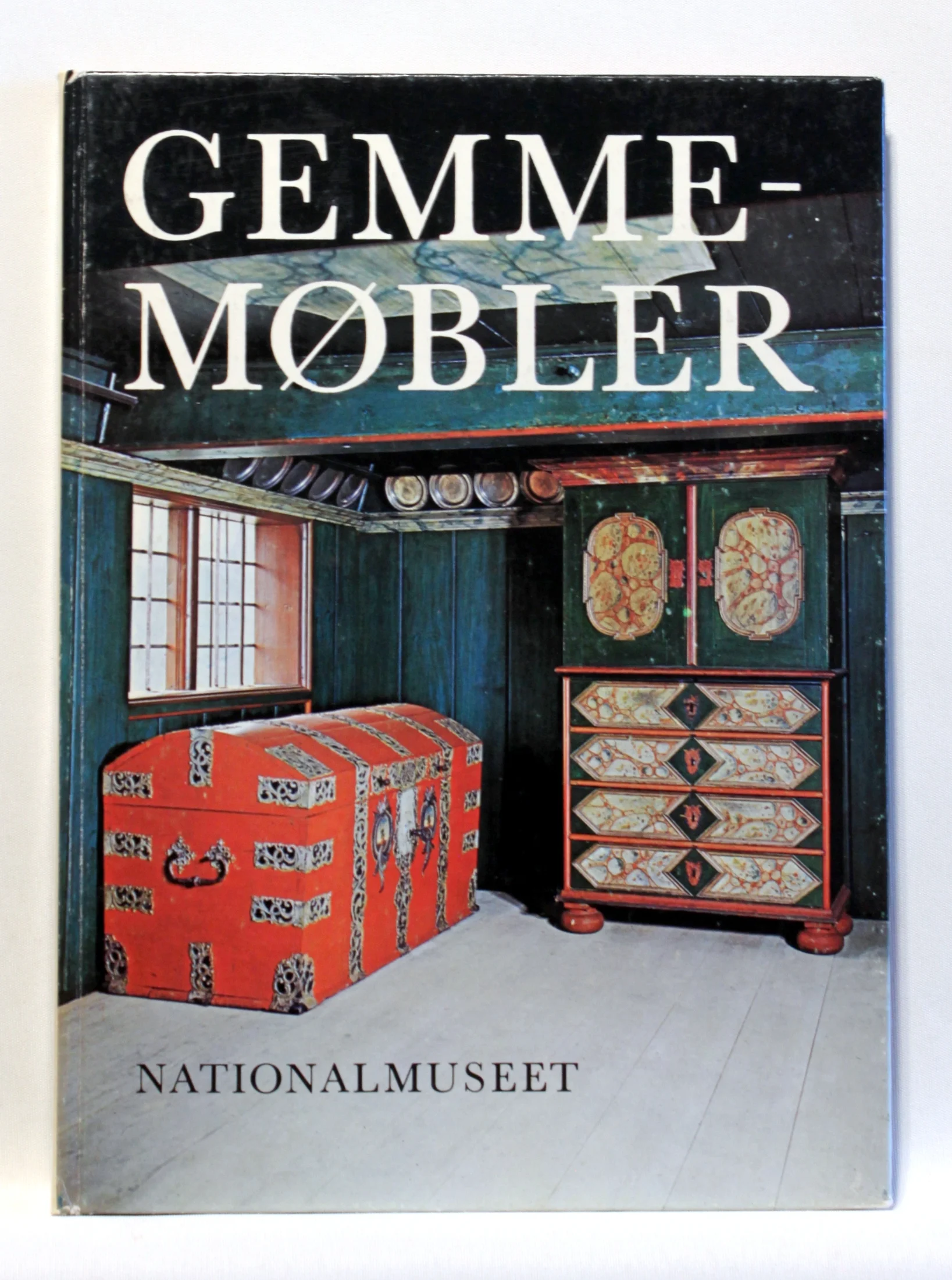 Gemmemøbler. Kister, skabe, skuffemøbler og chatoller på Frilandsmuseet ved Sorgenfri