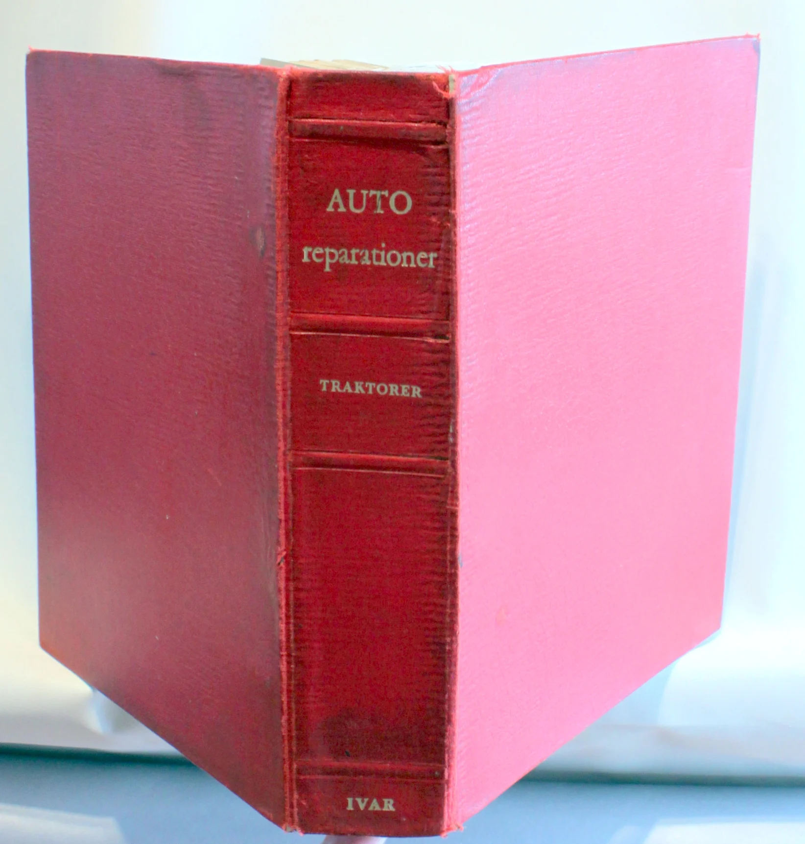 Autoreparationer. Traktorer