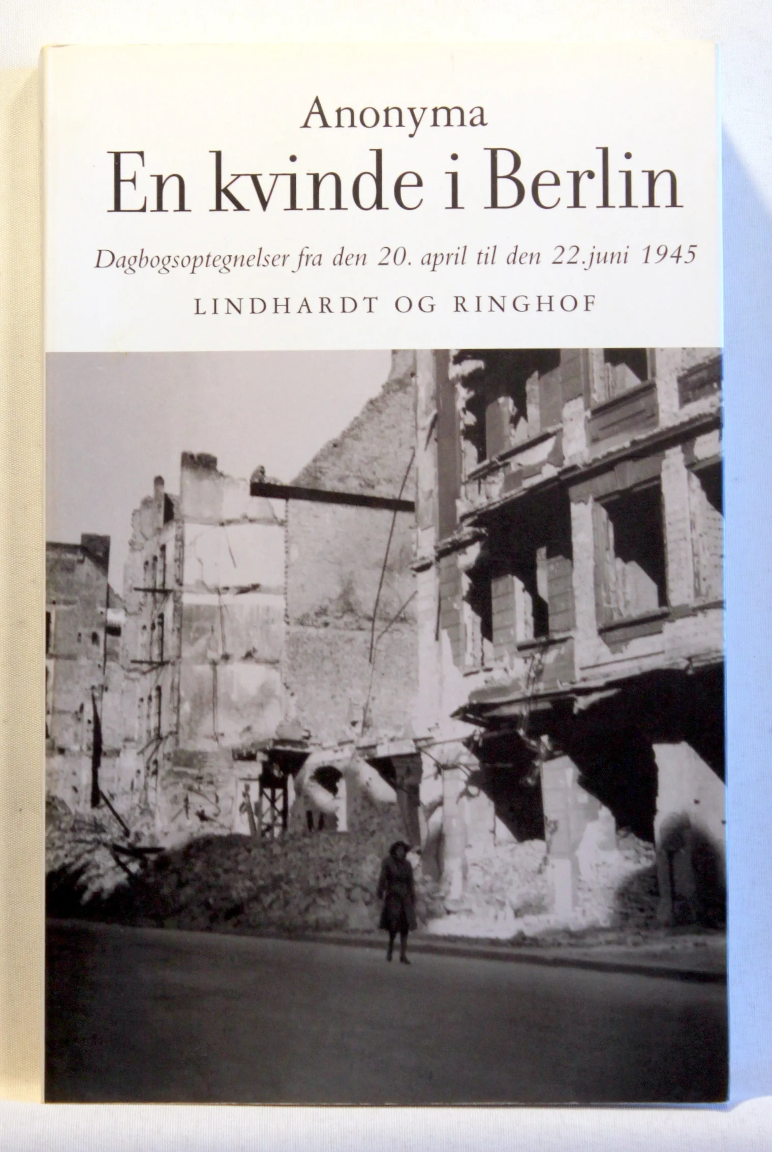 En kvinde i Berlin. Dagbogsoptegnelser fra den 20. april til den 22. juni 1945