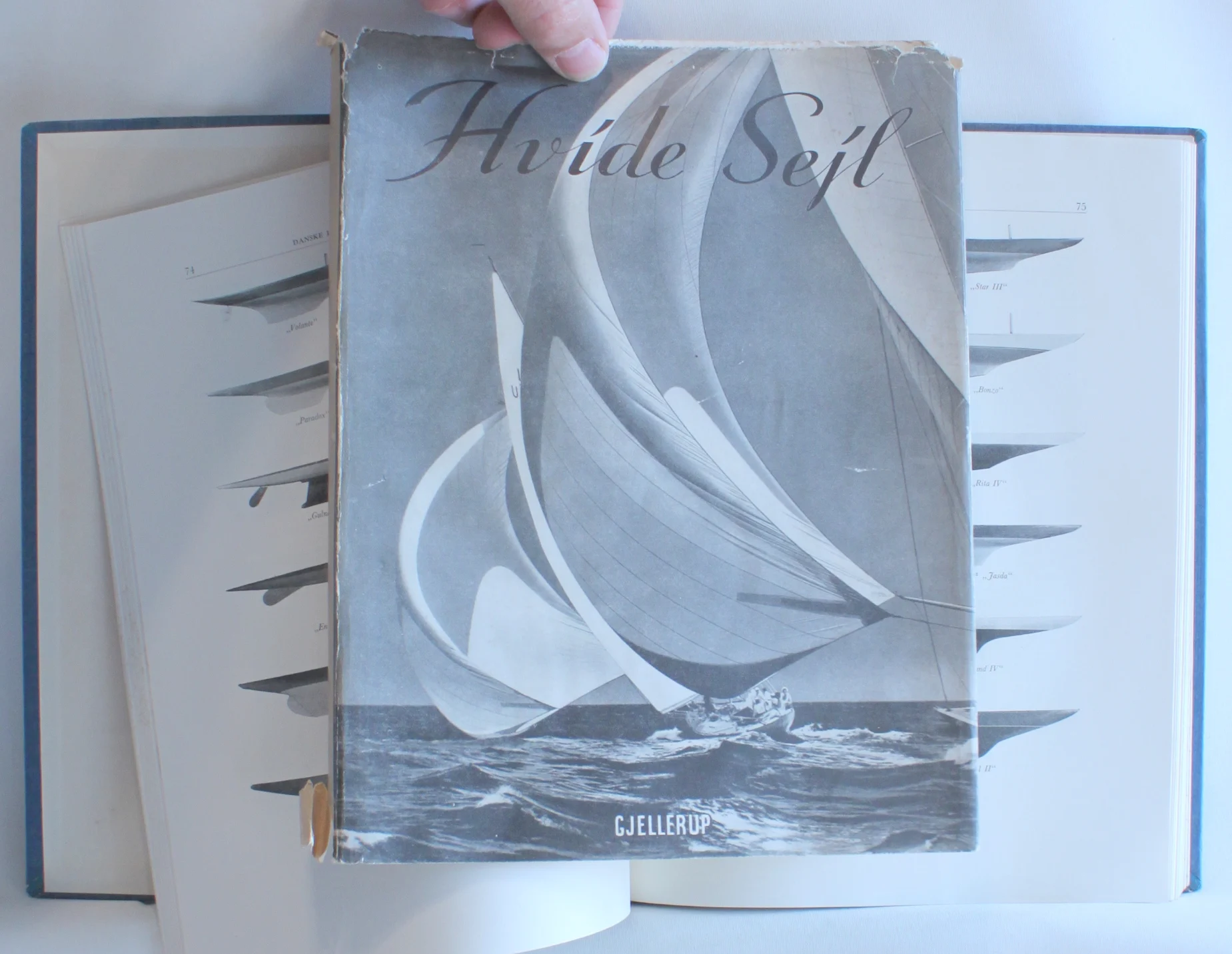 Hvide Sejl. Lystfartøjernes Udvikling herhjemme og i Udlandet