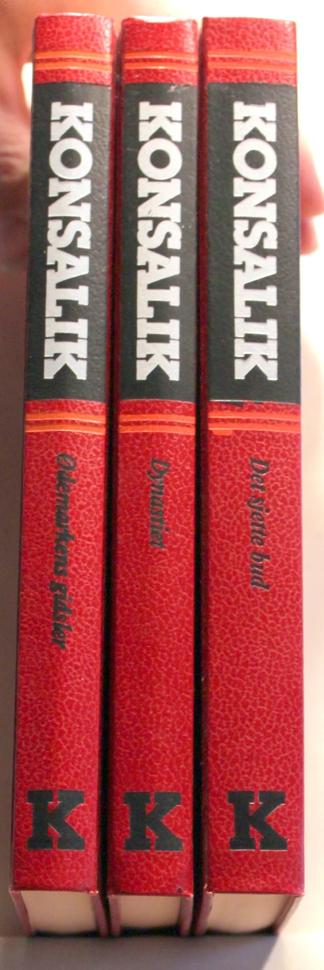 Det sjette bud. Ødemarkens gidsler. Dynastiet. 3 Bind.