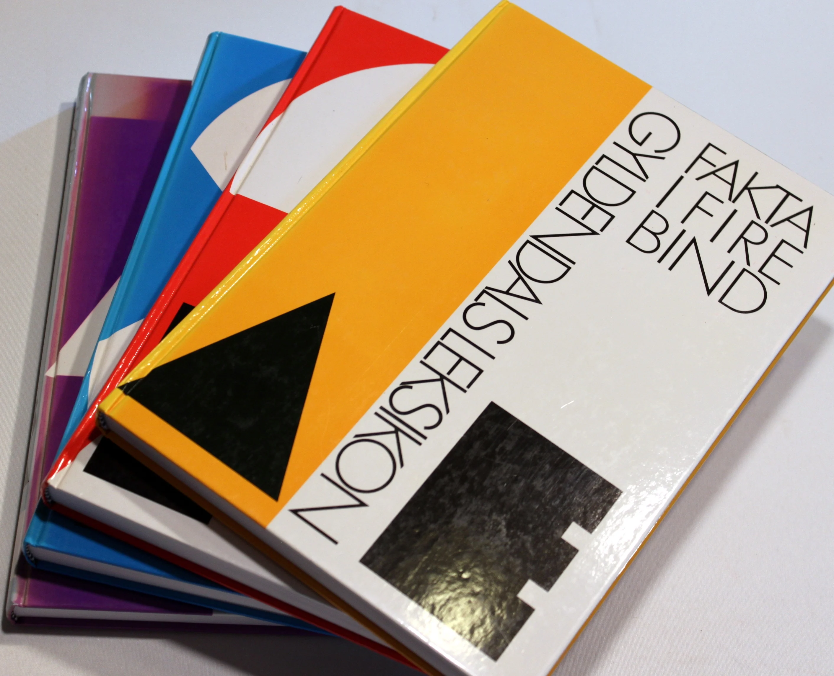 Gyldendals Leksikon Fakta i fire bind