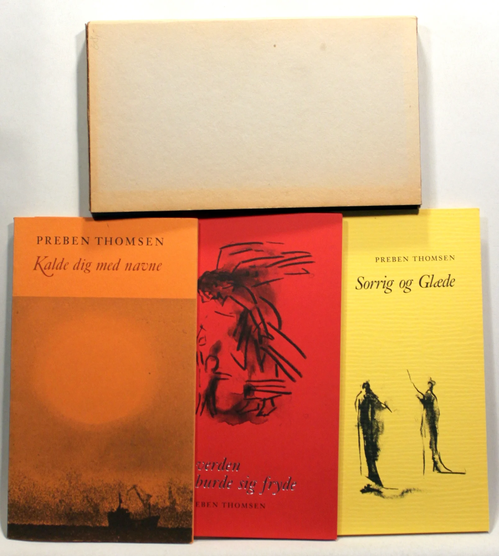 Kalde dig med navne. Al verden nu burde sig fryde. Sorrig og glæde