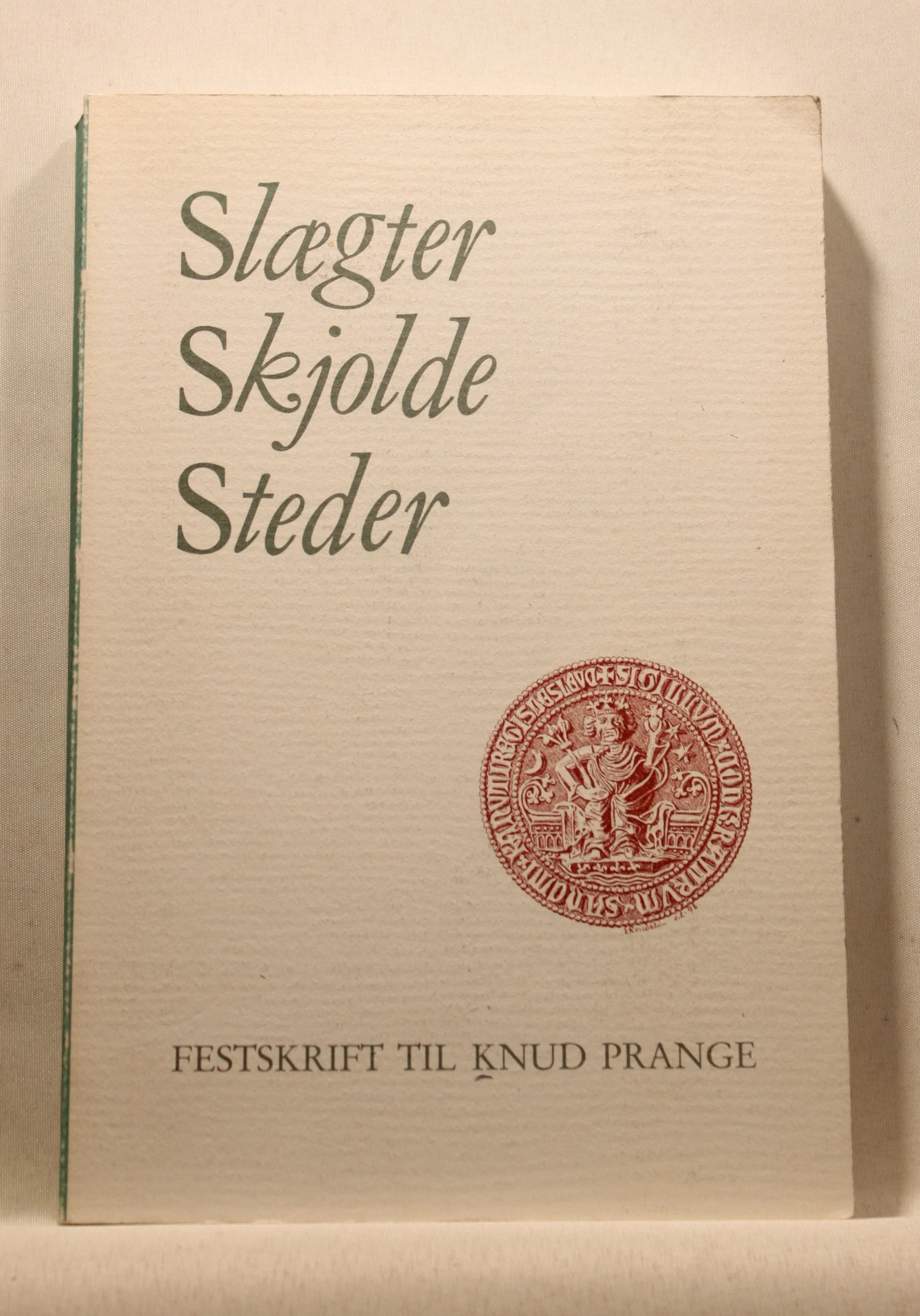 Slægter, skjolde, steder. Festskrift til Knud Prange 6. juni 1990
