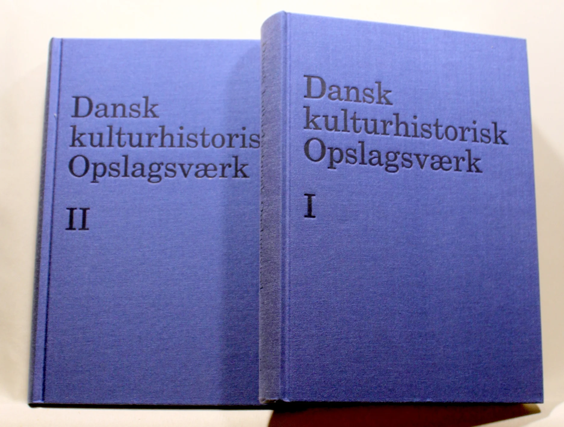 Dansk kulturhistorisk opslagsværk. 2 Bind.
