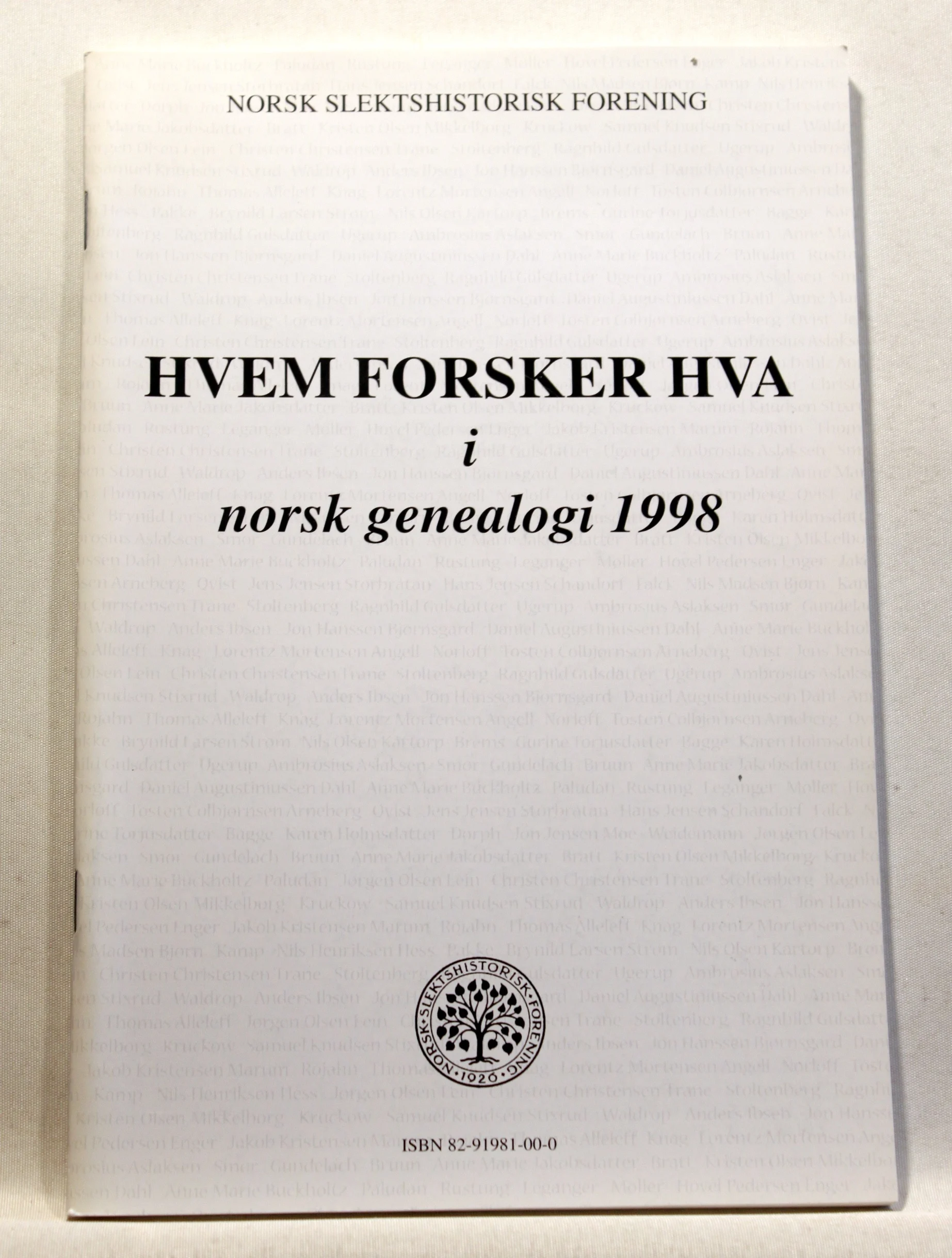 Hvem forsker hva i norsk genealogi 1998