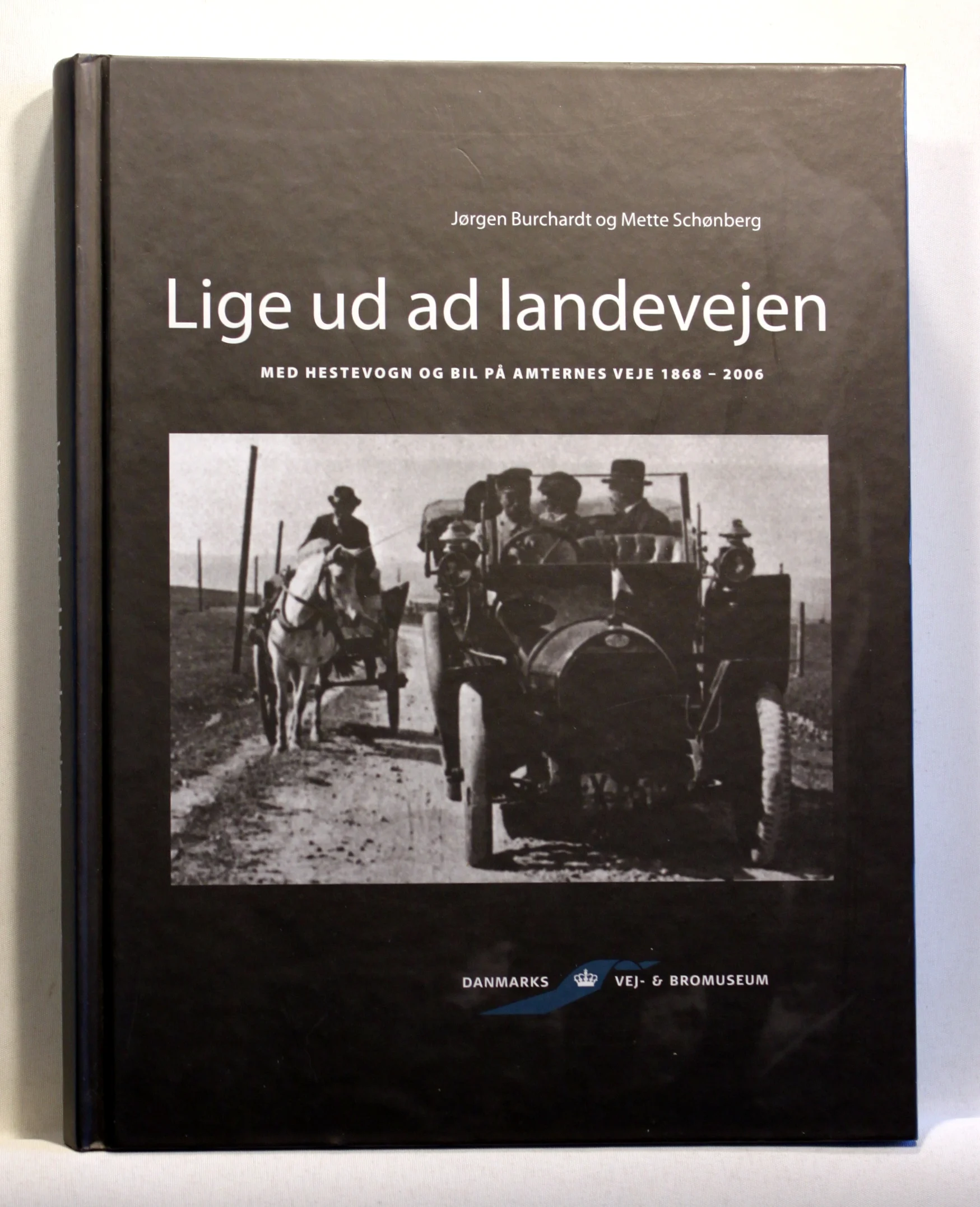 Lige ud ad landevejen. Med hestevogn og bil på amternes veje 1868-2006