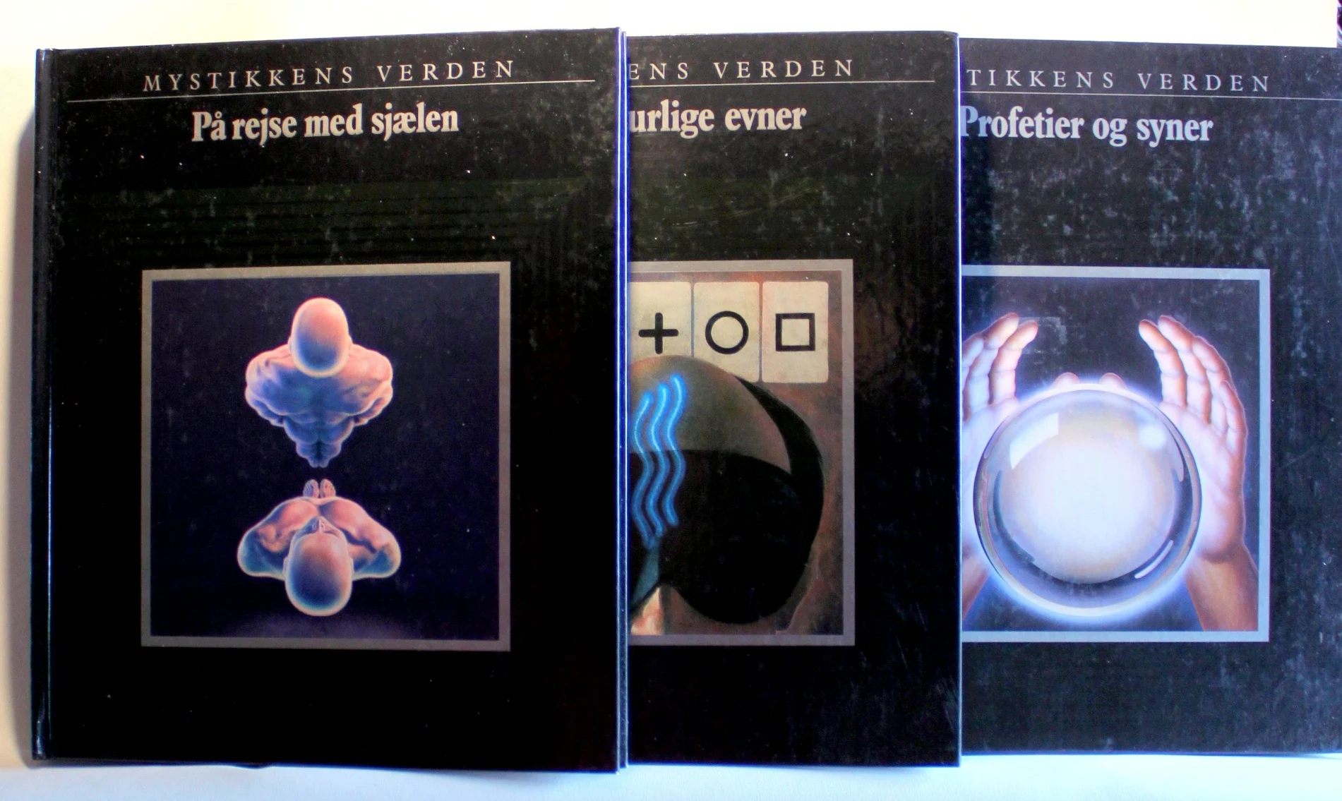 På rejse med sjælen. Overnaturlige evner. Profetier og syner. Magiens kraft. Hekse og heksetro.