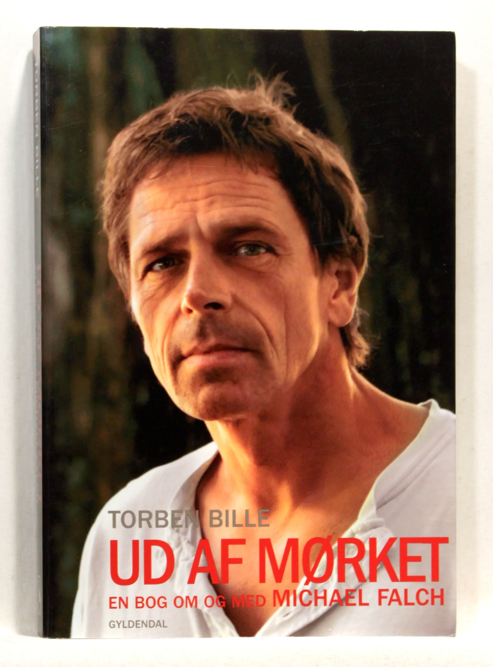Ud af mørket. En bog om og med Michael Falch