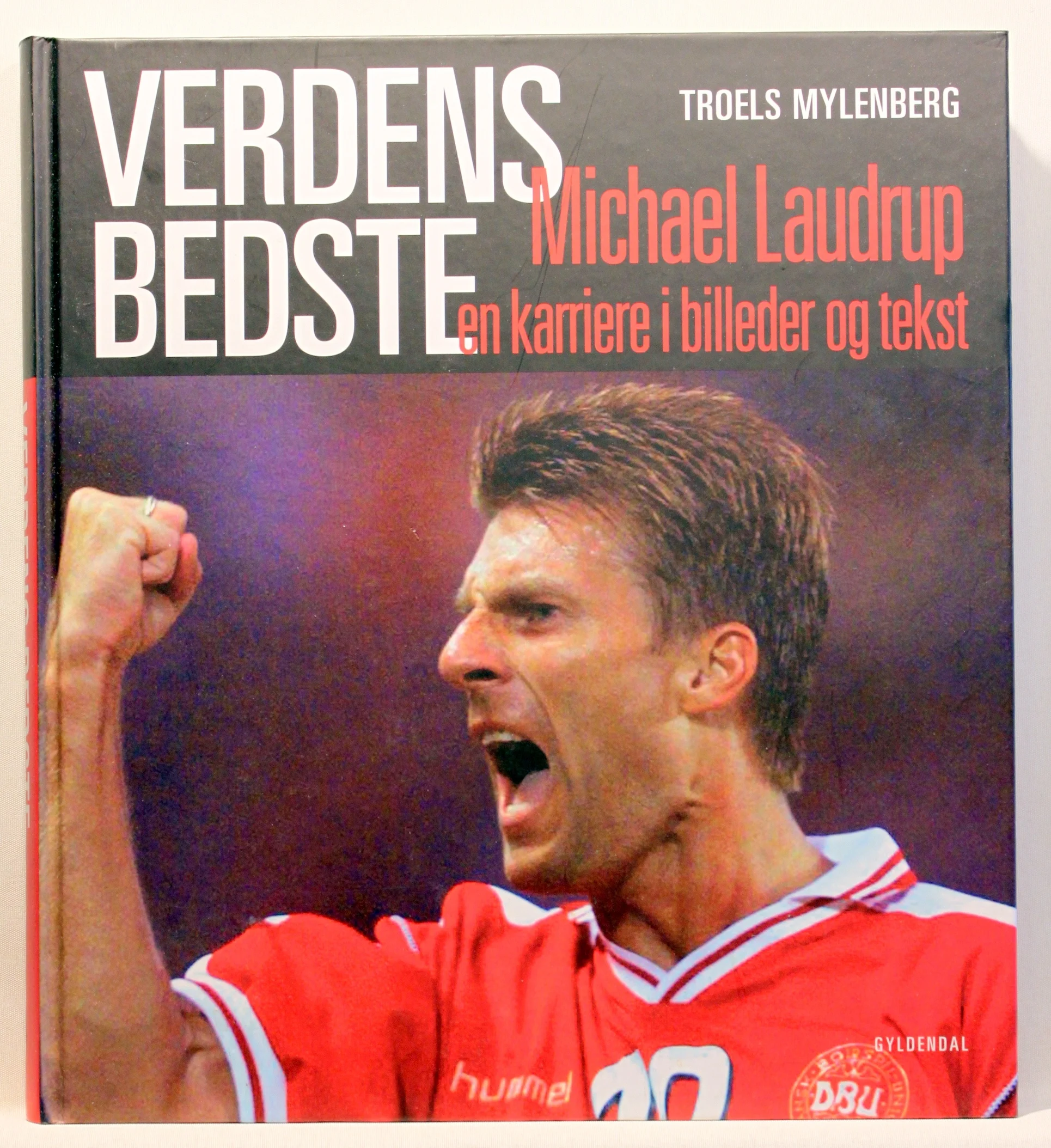 Verdens bedste Michael Laudrup. En karriere i billeder og tekst