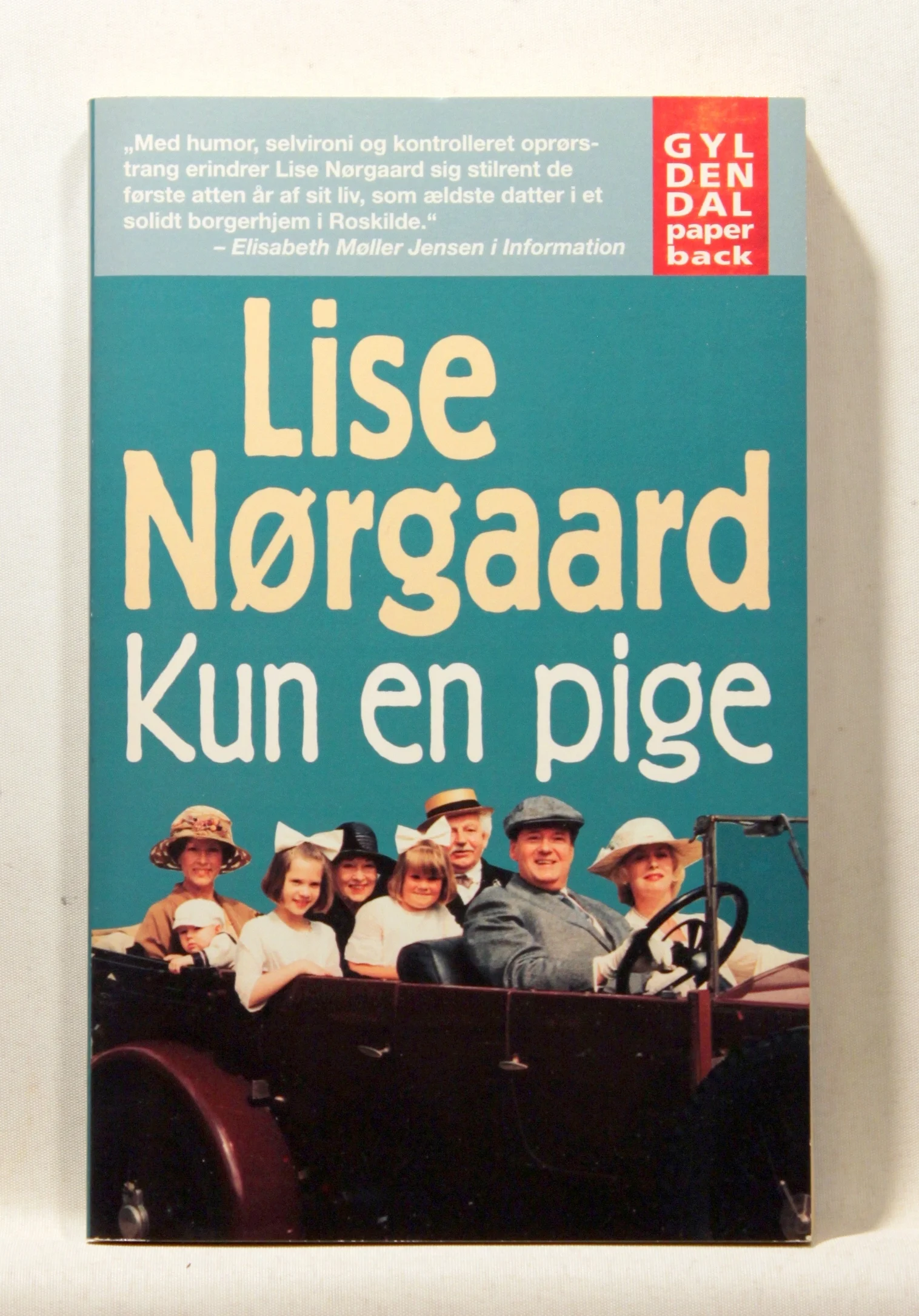 Kun en pige. Erindringer 1.